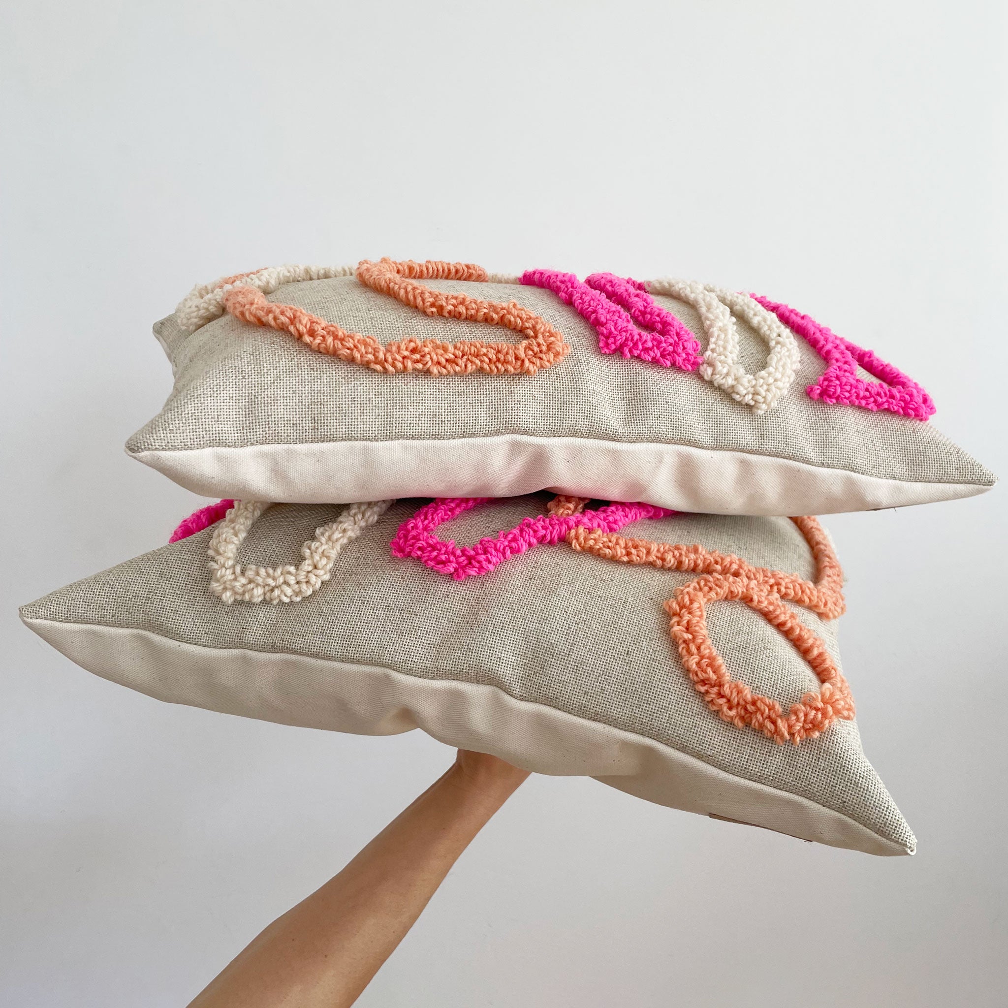 Handgetuftetes Kissen "Neon Forms"