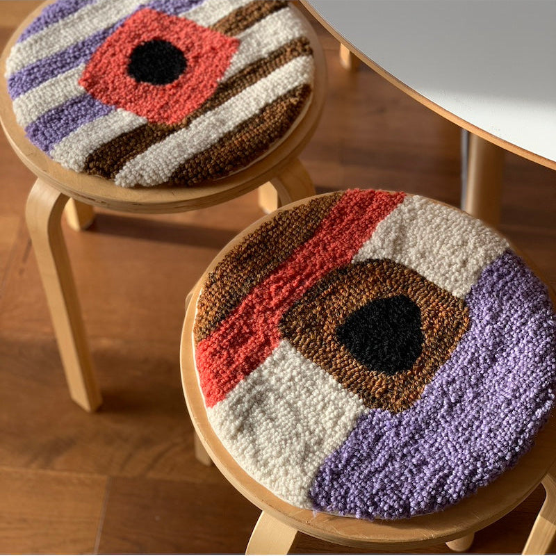 Punch dir ein Sitzkissen -Tufting im Handbetrieb mit der Punch-Needle