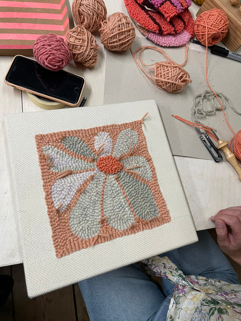 Punch dir was! Tufting im Handbetrieb