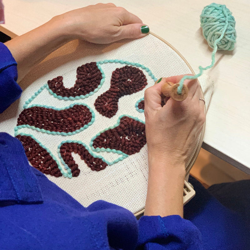 Punch dir ein Sitzkissen -Tufting im Handbetrieb mit der Punch-Needle